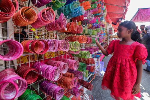 PERSIAPAN AKHIR PERAYAAN DEEPAVALI 