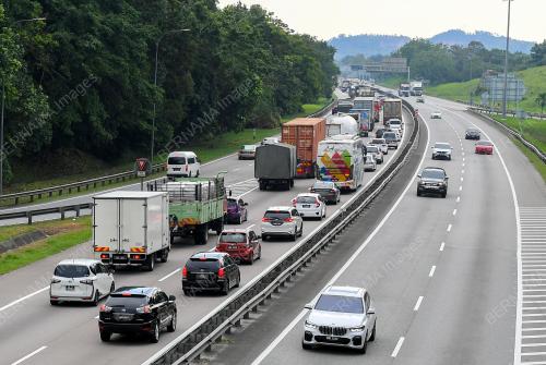 TINJAUAN ALIRAN TRAFIK LEBUH RAYA PLUS