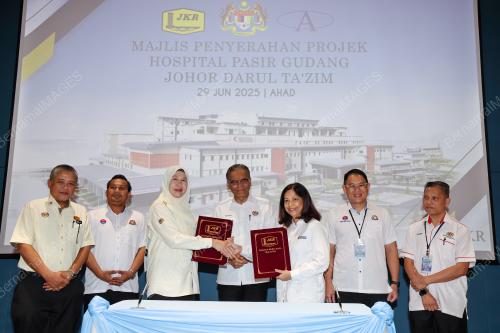 DATUK SERI DR DZULKEFLY AHMAD 