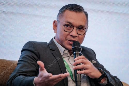 DATUK MAHADHIR AZIZ