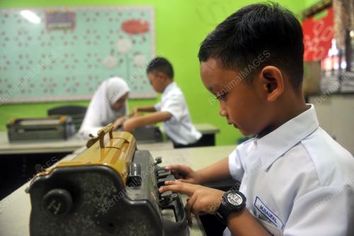 JB13_01012019_TINJAU_SEKOLAH