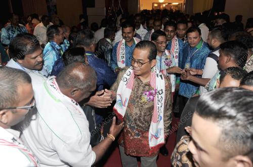 JB13_04102016_ULANGTAHUN_MIC