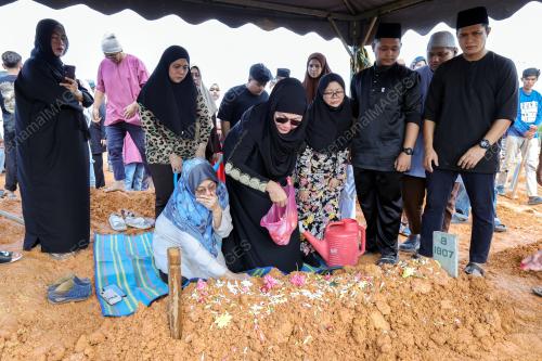 ALLAHYARHAM DATUK A HALIM