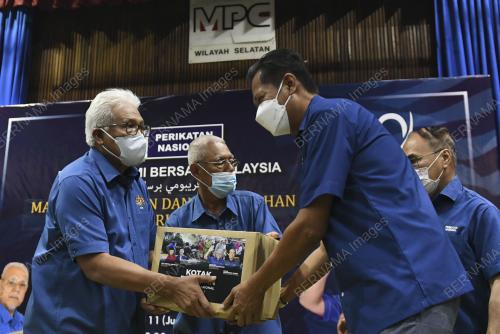 DATUK SERI HAMZAH ZAINUDIN