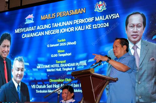 DATUK SERI AHMAD MASLAN 