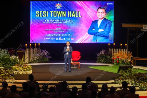 FAHMI FADZIL
