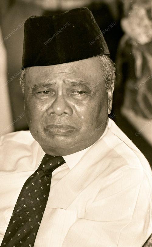 JB13_140390_RAKYAT