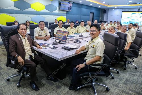 DATUK SERI AHMAD MASLAN