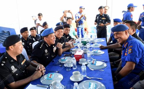 JB13_15112017_POLIS_BN201711141409