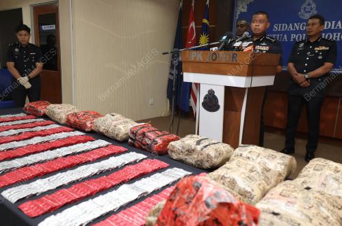 DATUK KAMARUL ZAMAN MAMAT