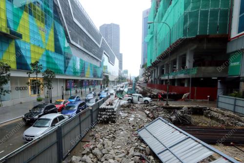 JB13_16112015_BANJIR_KILAT