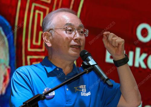 DATUK SERI DR WEE KA SIONG