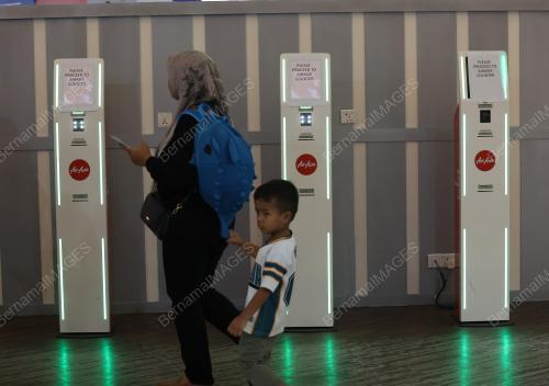 LAPANGAN TERBANG ANTARABANGSA SENAI