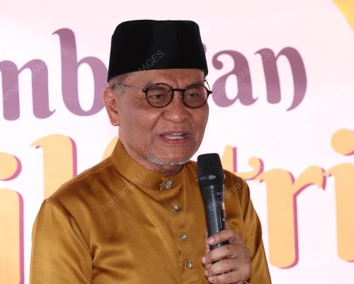 DATUK SERI DR DZULKEFLY AHAMD