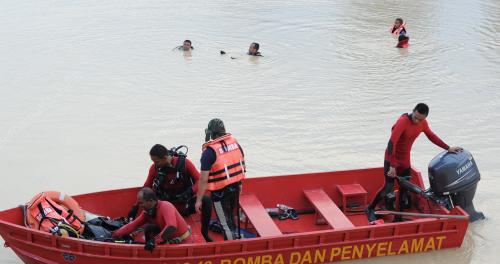 JB13_21022014_BOMBA_LEMAS