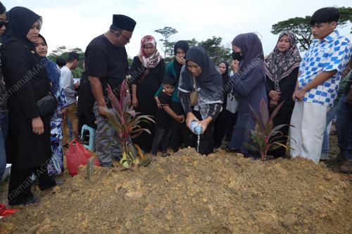 JENAZAH BELLA DIKEBUMIKAN