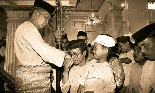 SULTAN JOHOR SEMBAHYANG HARI RAYA AIDILFITRI