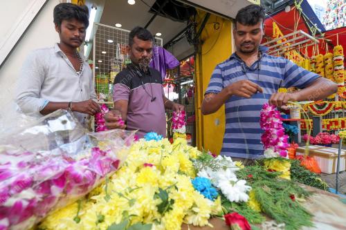 PERSIAPAN AKHIR PERAYAAN DEEPAVALI 