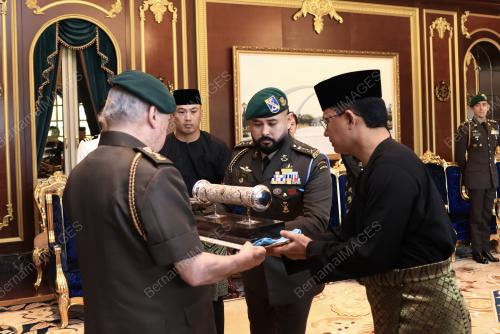 SULTAN IBRAHIM ALMARHUM SULTAN ISKANDAR