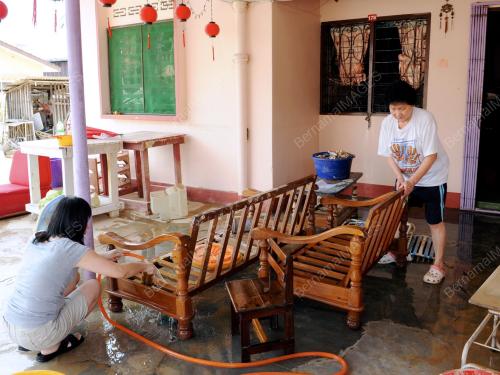 JB14_02022011_BANJIR_CNY