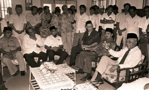 JB14_140390_RAKYAT