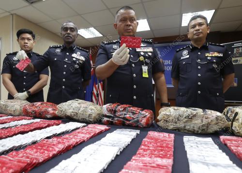 DATUK KAMARUL ZAMAN MAMAT