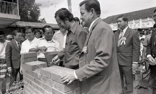DR. MAHATHIR MOHAMAD