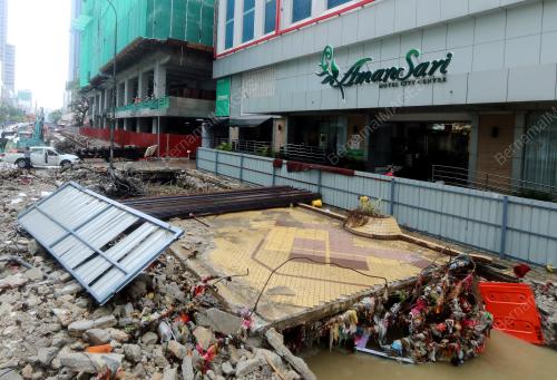 JB14_16112015_BANJIR_KILAT