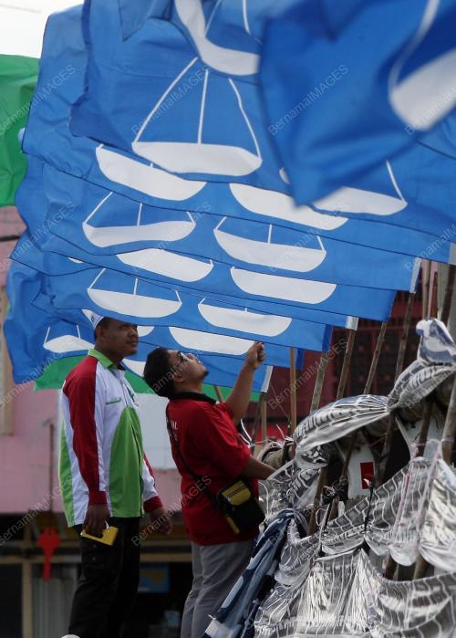 JB14_24112011_BENDERA1