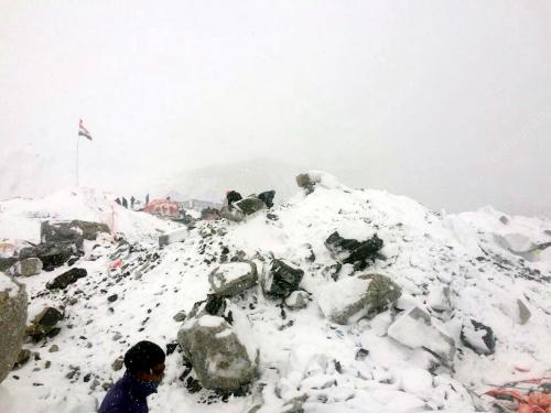JB14_25042015_NEPAL_PENDAKI