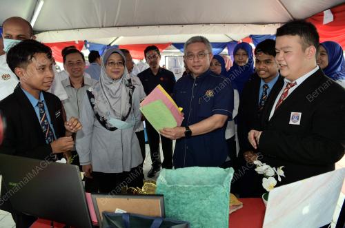 DATUK SERI DR ADHAM BABA