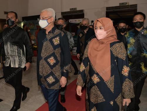 DATUK SERI ISMAIL SABRI YAAKOB