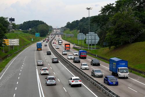 TINJAUAN ALIRAN TRAFIK LEBUH RAYA PLUS