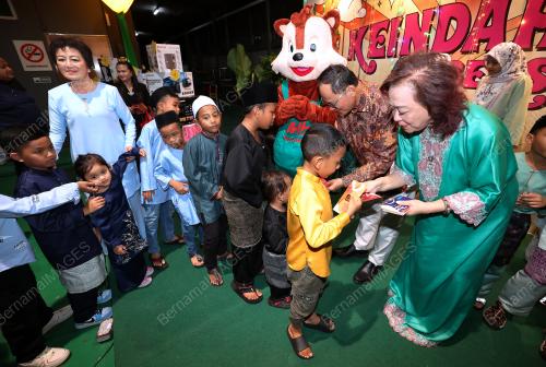 DATUK LAWRENCE LIEW DAN DATIN NANCY LIEW