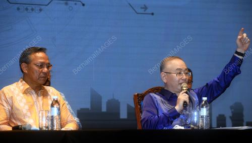 DATUK SERI IR WEE KA SIONG