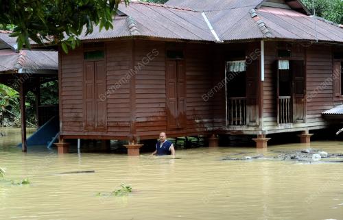 JB15_04022011_BANJIR