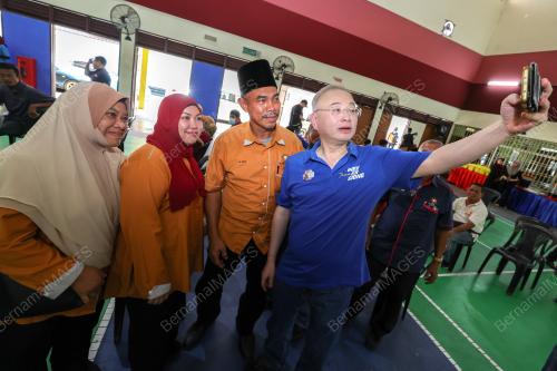 DATUK SERI DR WEE KA SIONG 