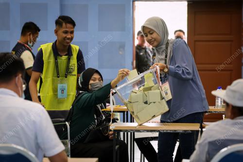 MENGUNDI AWAL