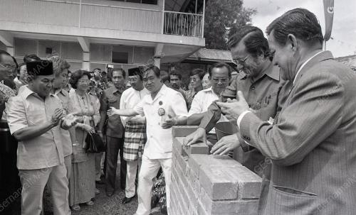 DR. MAHATHIR MOHAMAD