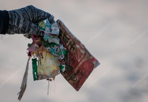 KUTIP SAMPAH PULAU AUR