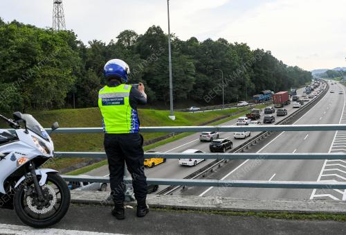 TINJAUAN ALIRAN TRAFIK LEBUH RAYA PLUS