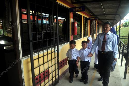 JB16_01012019_TINJAU_SEKOLAH