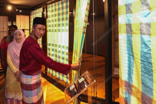 TAN SRI AZMI ROHANI 