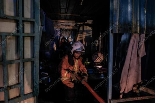 BOMBA PADAM KEBAKARAN KEDAI