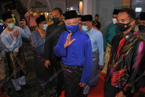 DATUK SERI ISMAIL SABRI YAAKOB