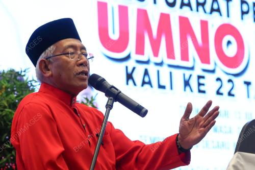 DATUK SERI MAHDZIR KHALID