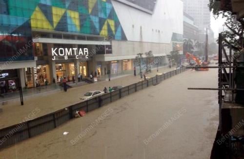 JB16_16112015_BANJIR_KILAT