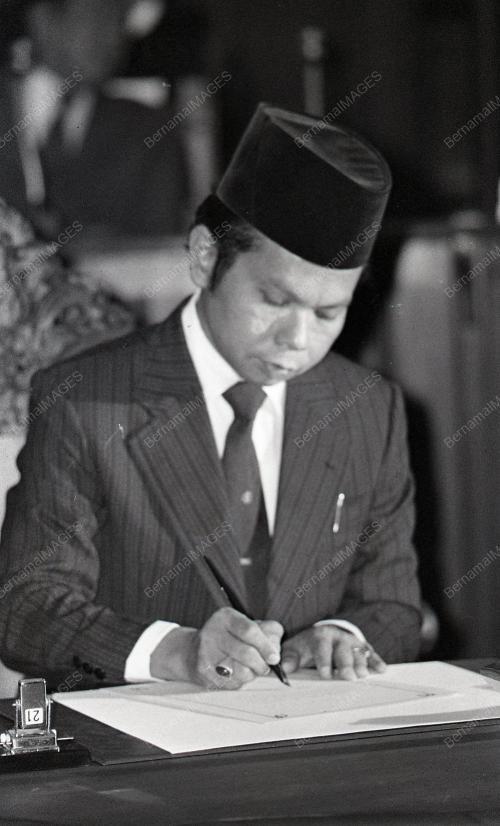 ANGKAT SUMPAH