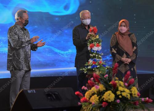 DATUK SERI ISMAIL SABRI YAAKOB
