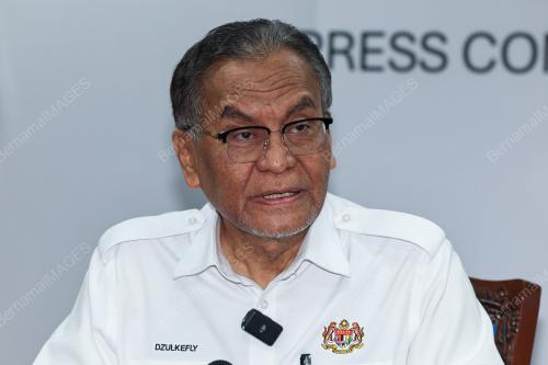 DATUK SERI DR DZULKEFLY AHMAD 